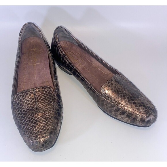 Clarks Leather Snake Embossed Loafers Size 7 Bronze Flats Comfort Classic Shoes - Picture 1 of 9